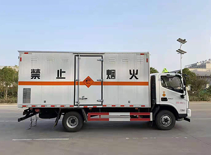 大峪镇爆破器材运输车